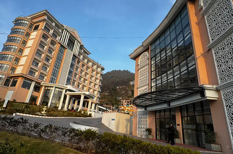 Hotel Lemon Tree Premier